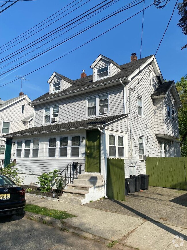 Lovely Duplex! - 11 Walnut St
