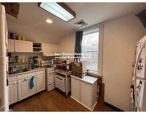 Building Photo - 7 Jay St