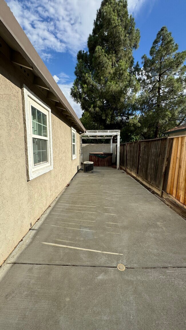 Building Photo - 5318 Pembroke Ct