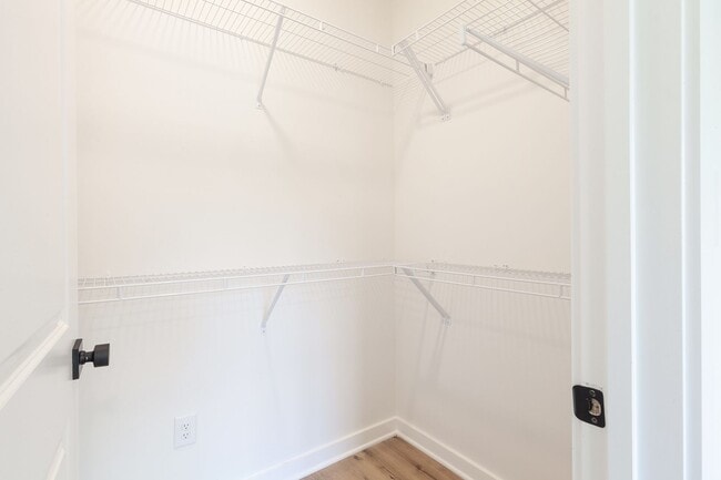 Building Photo - Newly Constructed 3/3.5 located in Chosewood Park!