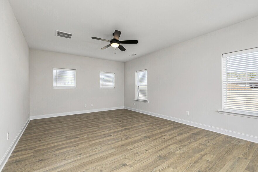 Building Photo - 2 Cantrell Dr