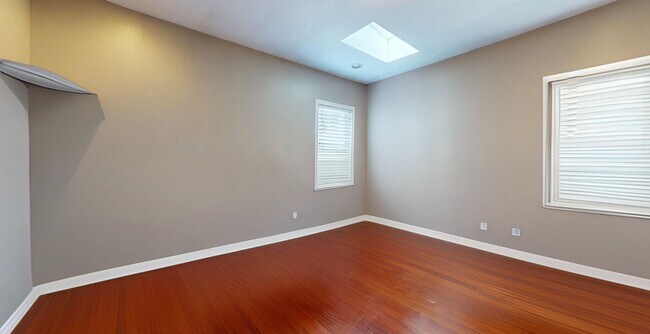 Building Photo - 315 Silver St