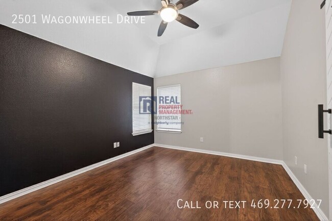 Building Photo - 2501 Wagonwheel Dr