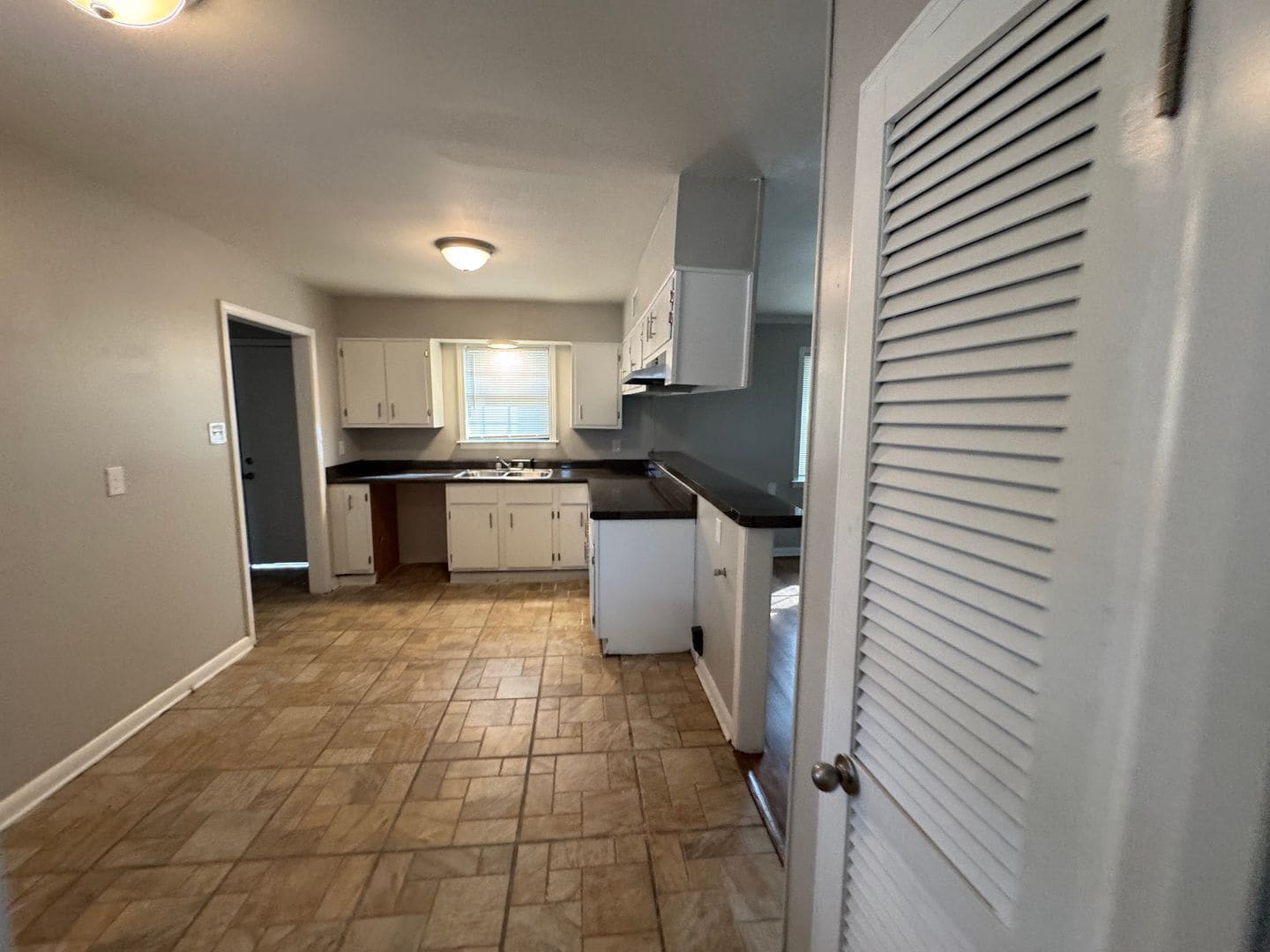 Building Photo - 1961 Croydon Ave