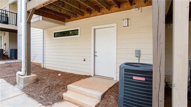 Building Photo - 55 Moda Ln