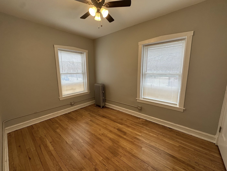 Bedroom - 4900 N Saint Louis Ave