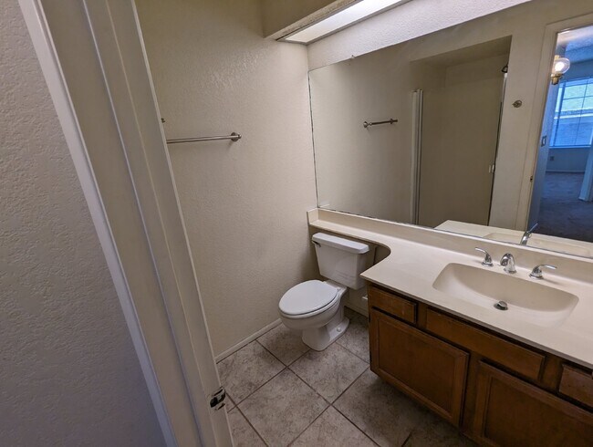 Building Photo - 2 Bedroom 2 Bathroom in Tempe! Water, Sewe...