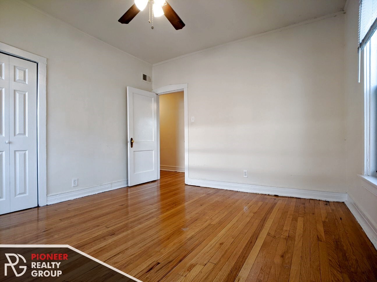 Building Photo - 822 W Waveland Ave