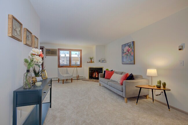 Building Photo - 4350 Trenton Ln N