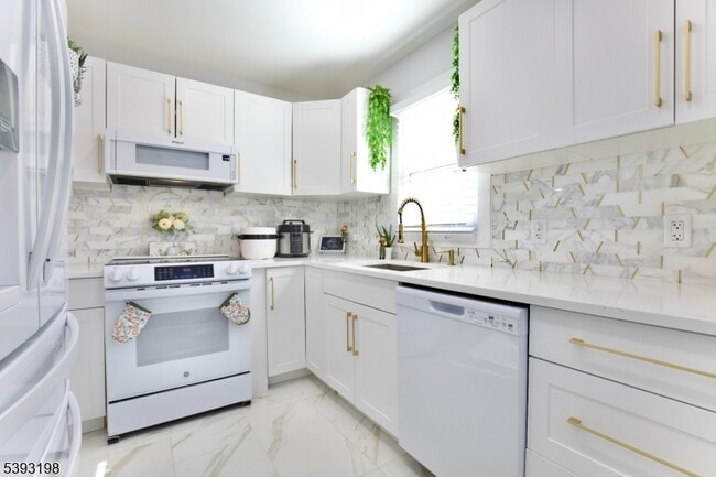 Building Photo - 327 Roosevelt Ln