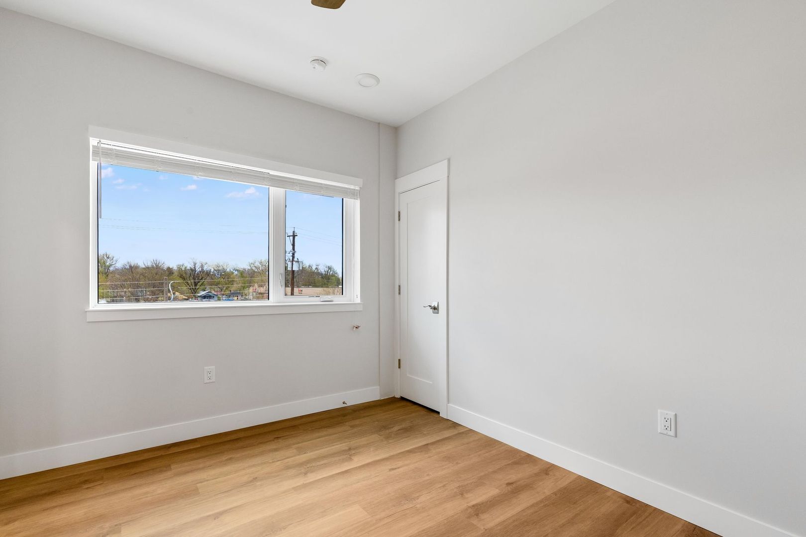 Building Photo - 903 Main St