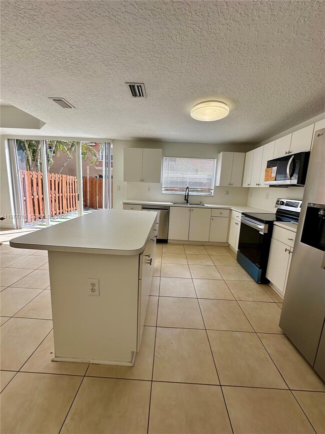 Building Photo - 15246 SW 30th Terrace