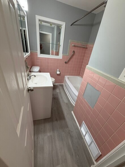 Building Photo - 1521 Berrywood Ln