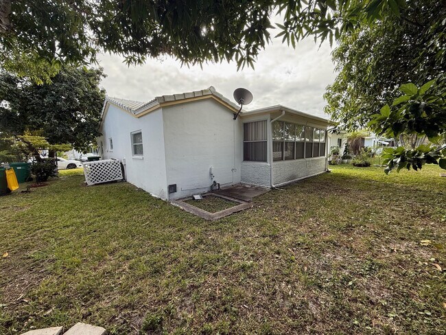 Building Photo - 6805 NW 75th Dr