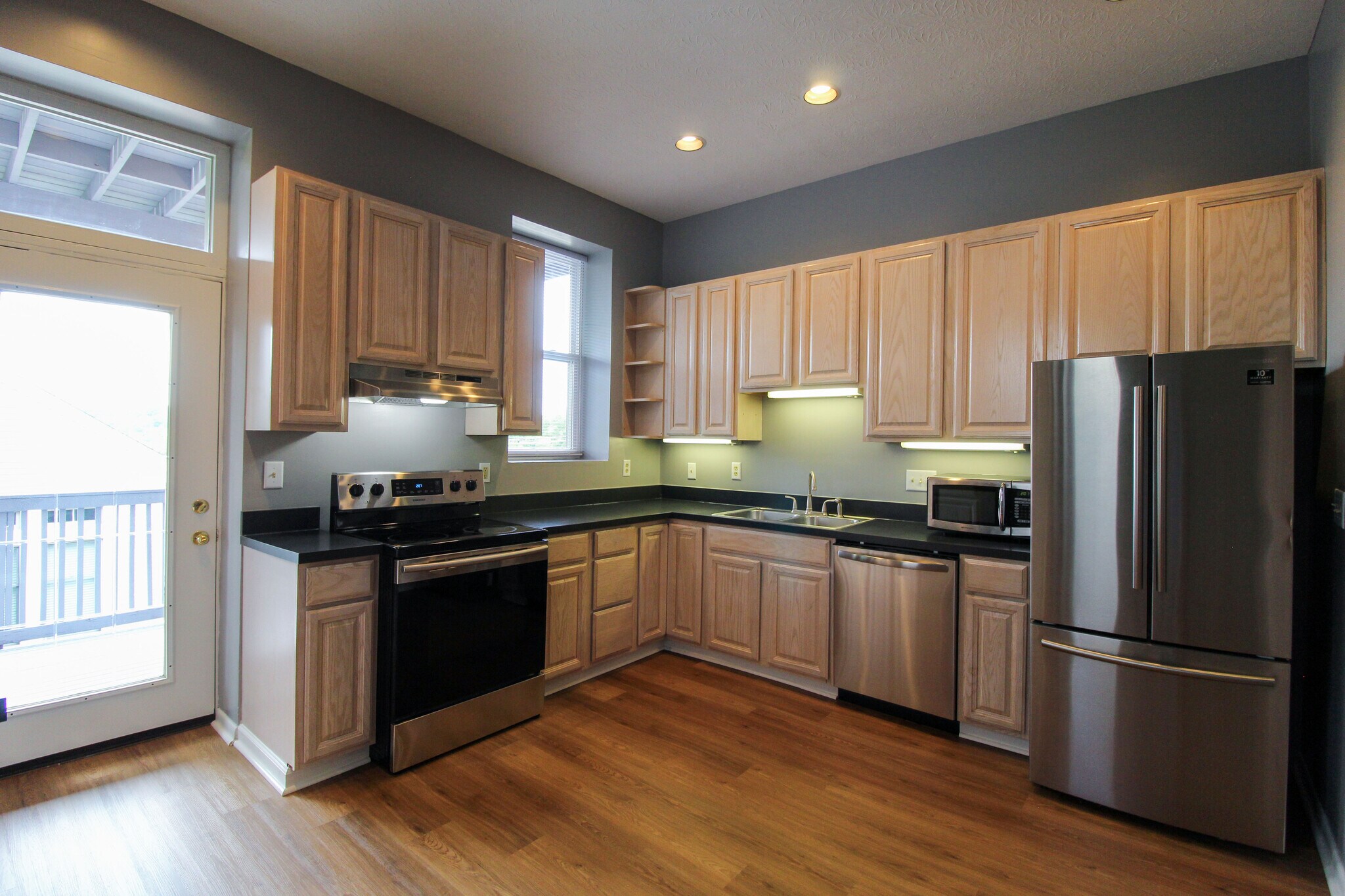 Building Photo - 2127 Deerfield Pl