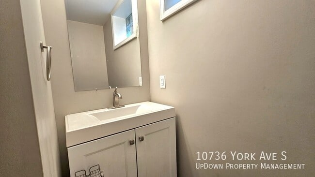 Building Photo - 10736 York Ave S