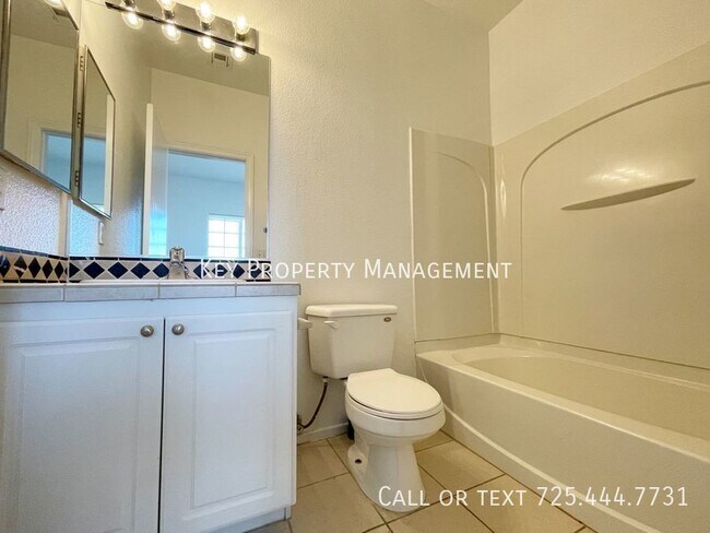 Building Photo - GORGEOUS THREE STORY 2 BEDROOM TOWNHOME IN...