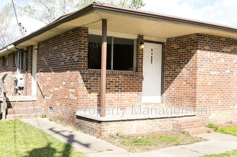 Primary Photo - 807 Henderson Ave