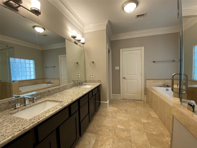 Building Photo - 5226 Kiam St