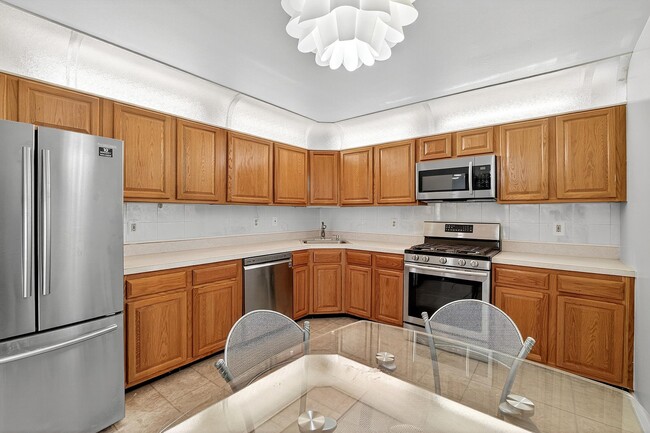 Building Photo - 144 Cherry St