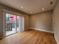 Building Photo - Spacious 1BD/1BA with In-Unit Laundry – Prime Commuter Location
