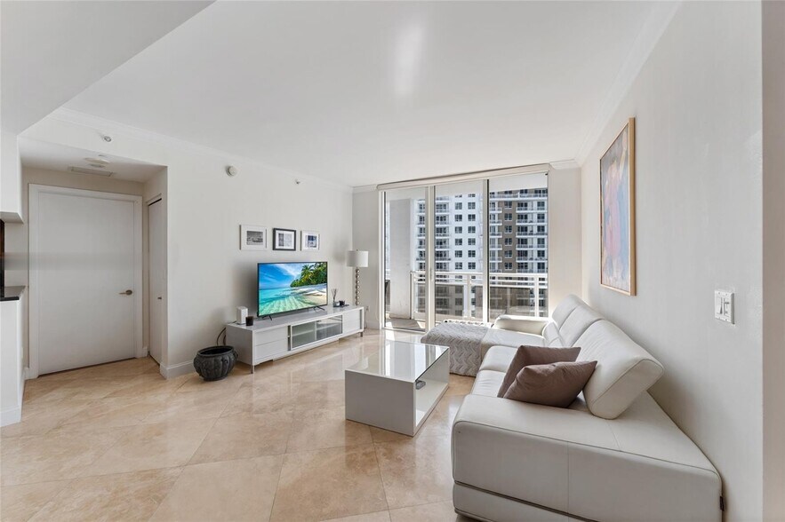 Building Photo - 901 Brickell Key Blvd