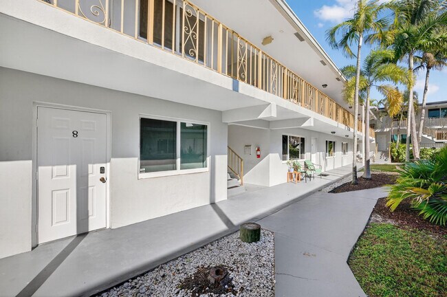 Building Photo - 1821 Middle River Dr