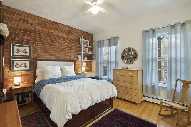 Building Photo - 26 Bigelow St