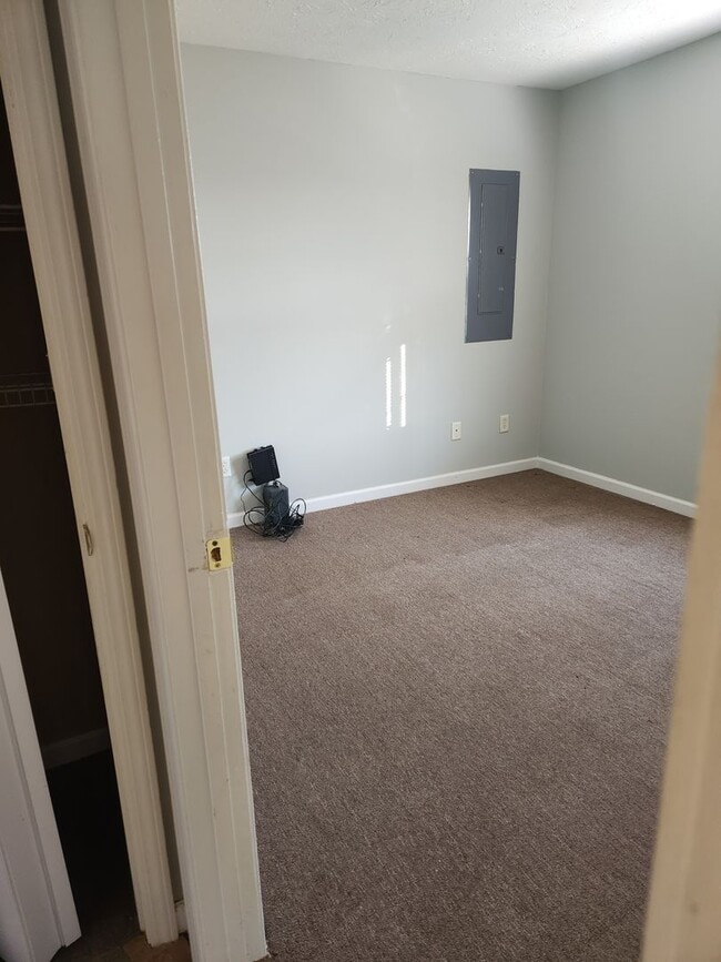 Building Photo - 3 Bedroom 1 Bath Home