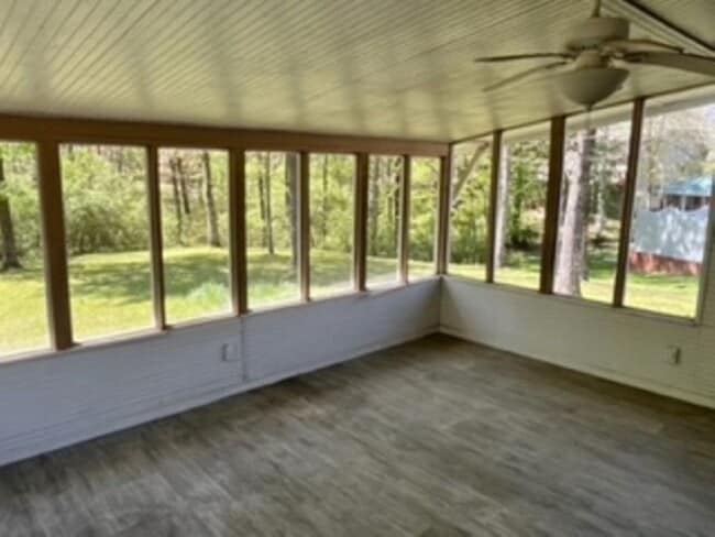 Building Photo - 3 Bedroom, 2 Bath home.