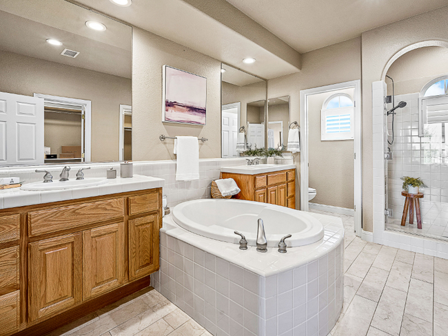 Building Photo - 1022 Gamay Dr
