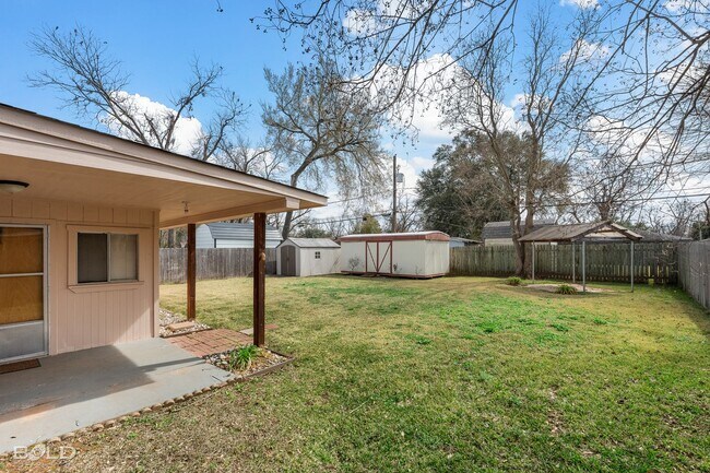 Building Photo - 1706 Shady Grove Dr