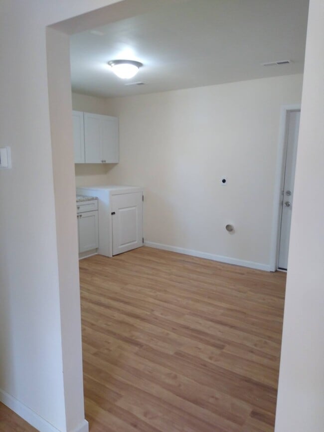 Building Photo - 1208 N Granard St