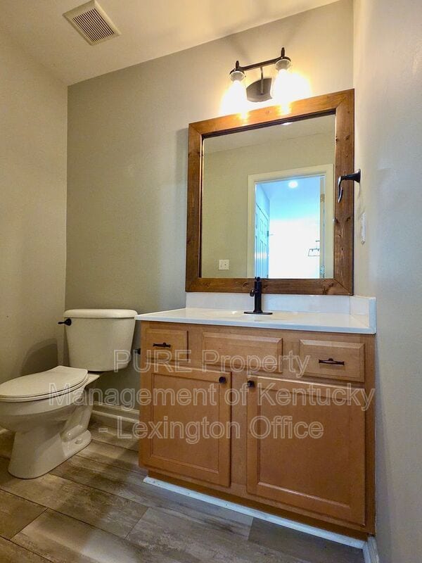 Building Photo - 2564 Rockaway Pl