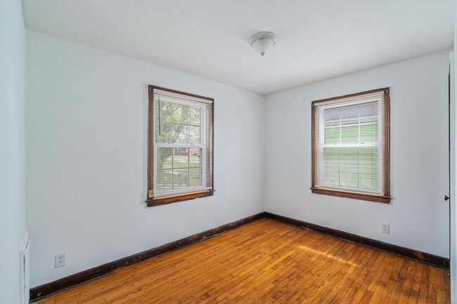 Building Photo - 1609 Dunbar St