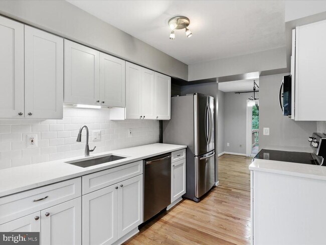 Building Photo - 6055 Meyers Landing Ct