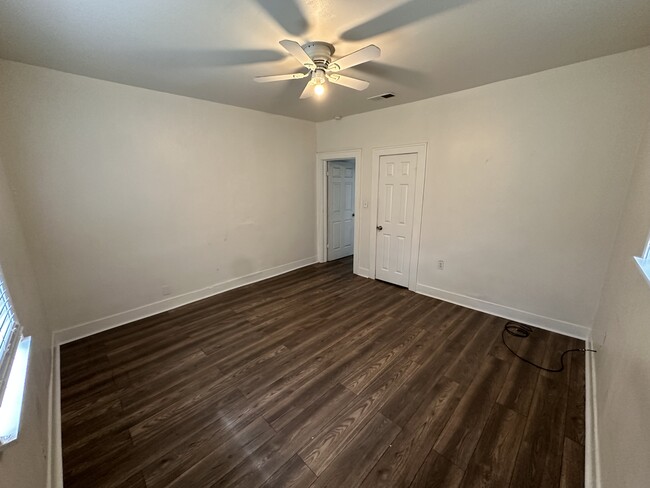 2nd Bedroom - 732 W Clarendon Dr