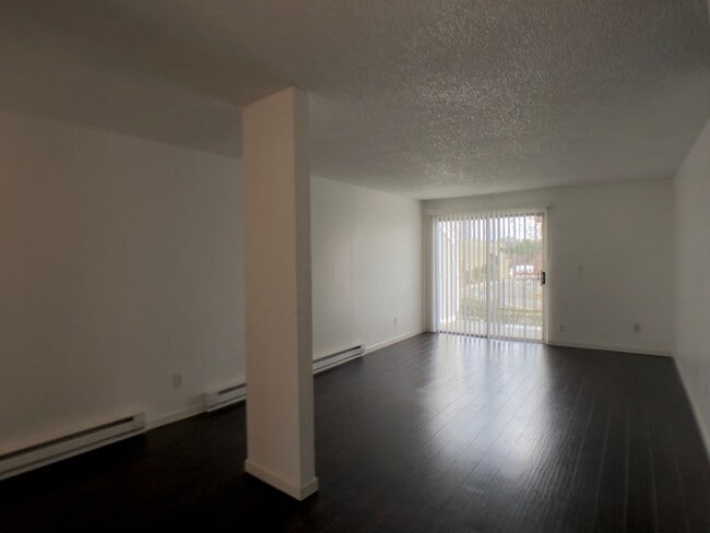 Building Photo - 3 bedroom/1 bath in SE!