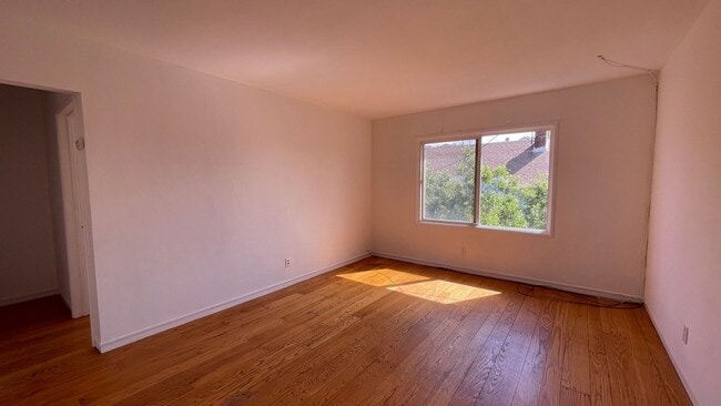 Building Photo - 1910-1910 42nd Ave