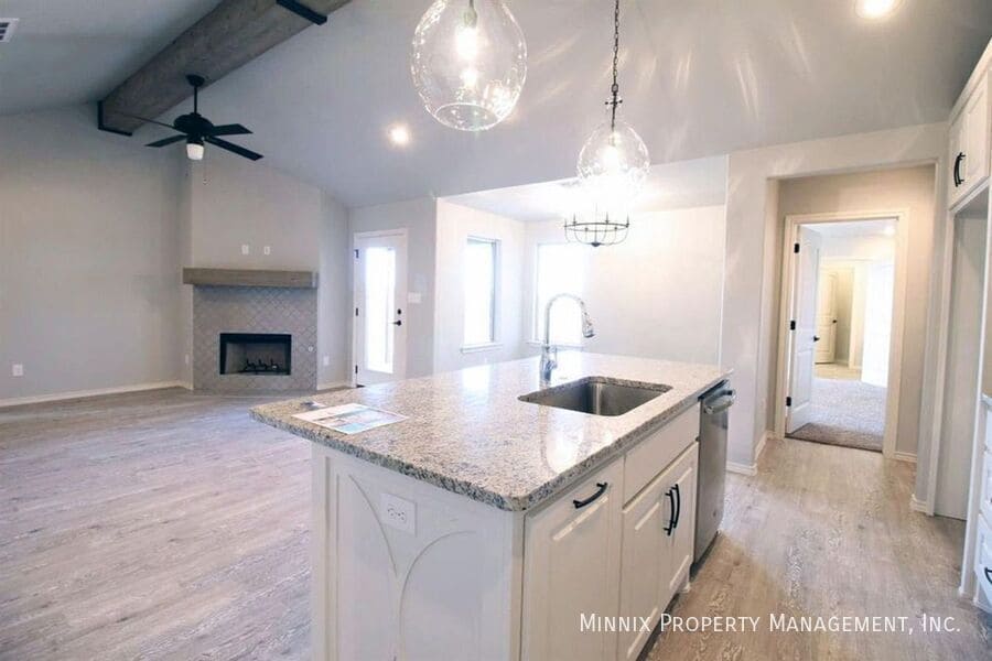 Building Photo - 5840 Lehigh St