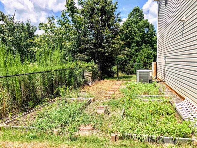 Building Photo - 261 Brookwoods Ln