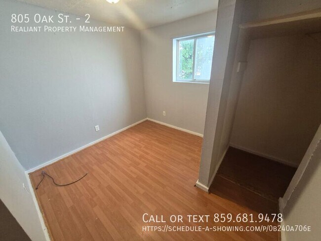 Building Photo - 805 Oak St