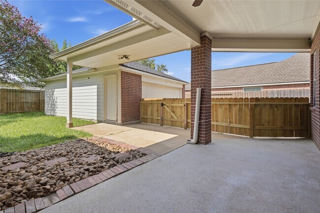 Building Photo - 6165 Darlington Ct