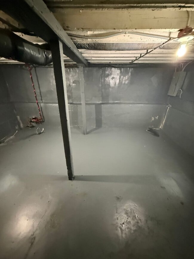 Building Photo - Cute 2 Bedroom Home with Large yard!