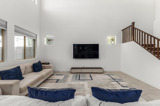 Building Photo - 6759 N 128th Dr