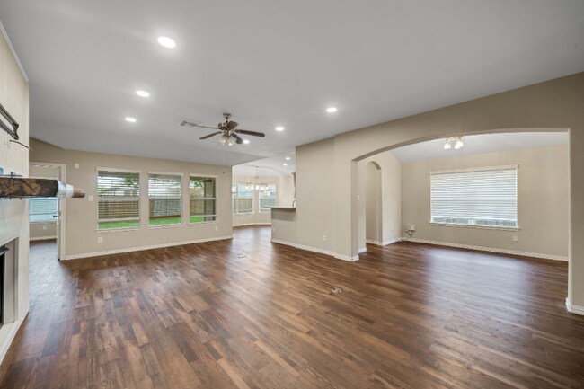 Building Photo - 3005 Gardencrest Ln