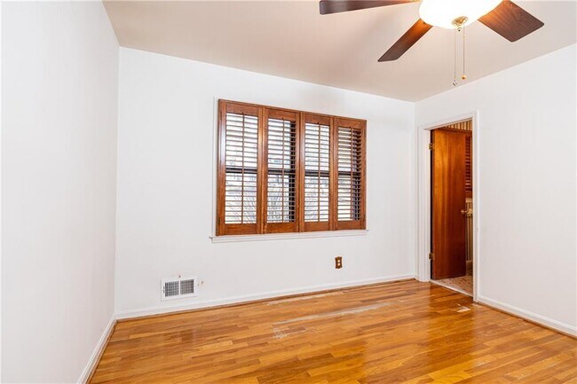 Building Photo - 216 Thomas Cir