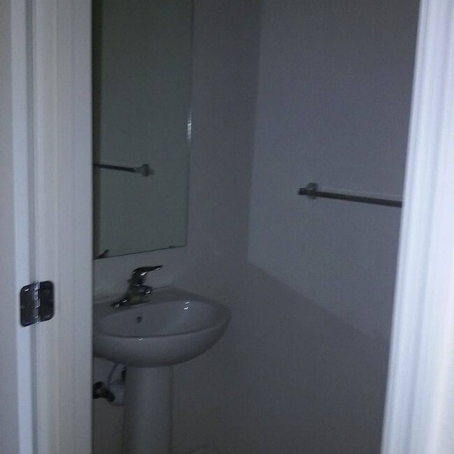 Building Photo - Beautiful 3BR/2.5BA Townhome with Water Vi...