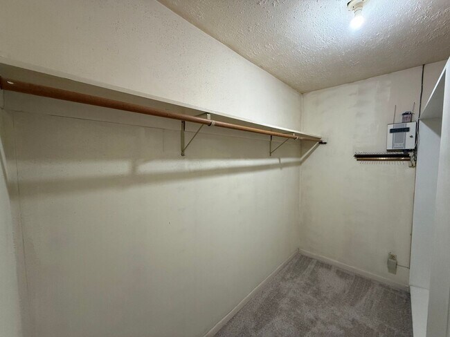 Building Photo - Pensacola - East Hill - 4 bedrooms, 3 bathroom - Mother in Law suite