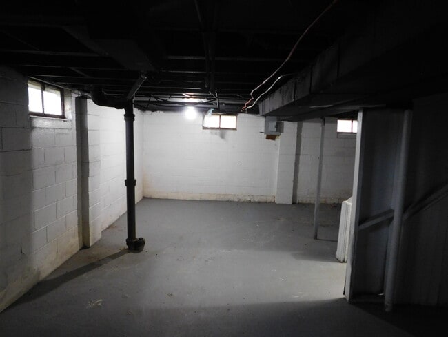 Building Photo - 6490 Stahelin Ave